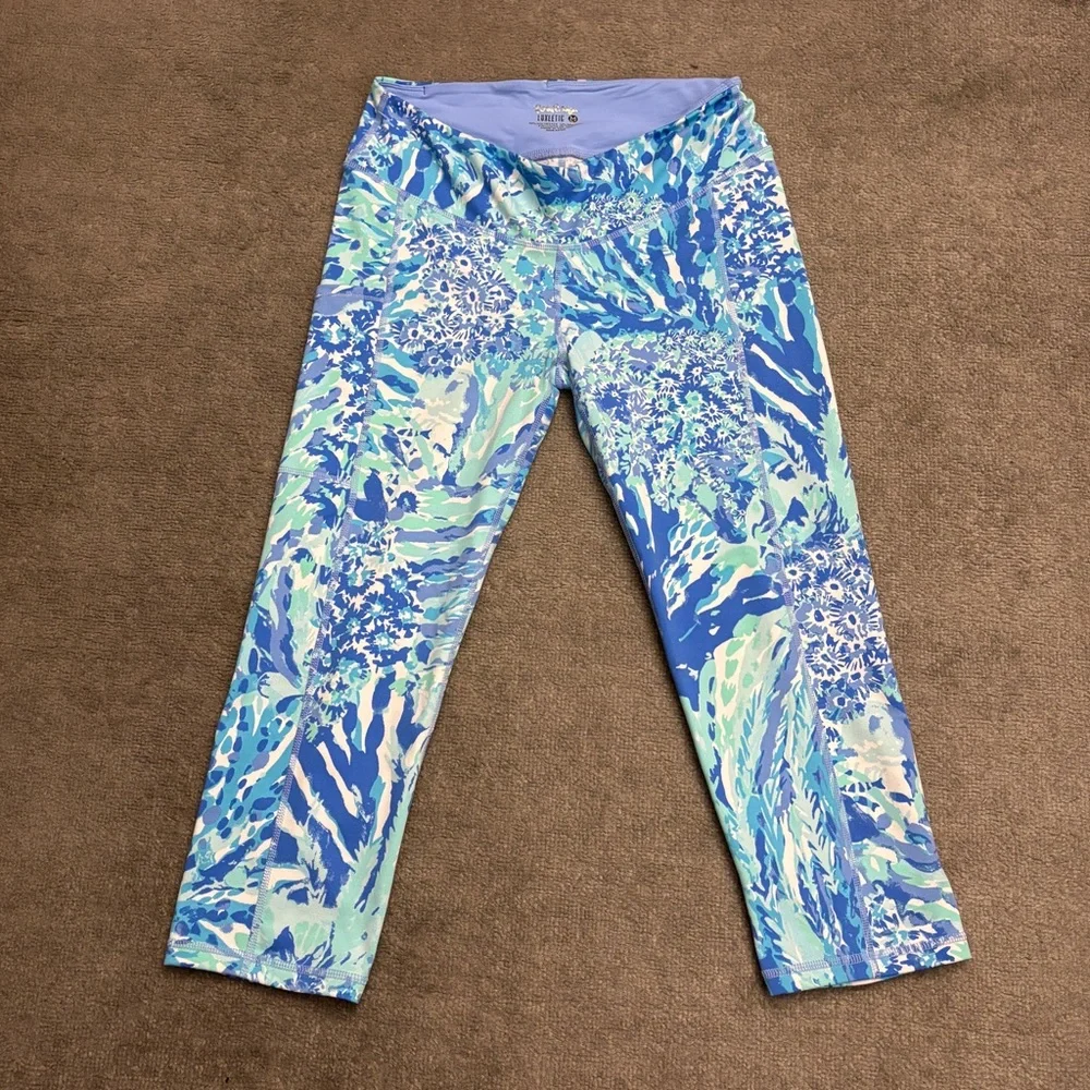 Lilly Pulitzer UPF 50+ Weekender Crop Leggings Blue Haven Soleil - Picture 2 of 8